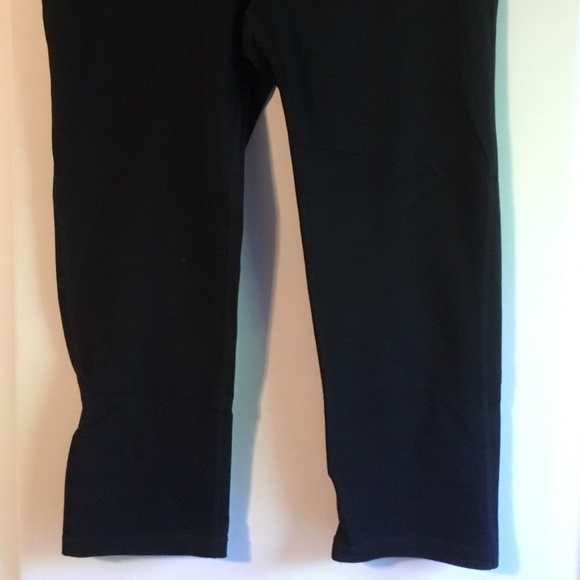 EUC Gap Fit workout Capris. - Picture 3 of 3